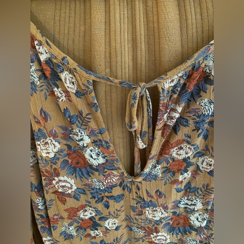 Lucky brand long sleeve floral blouse. Size small. - Picture 3 of 9